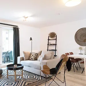 Appartement Bizstay Helena At Sea